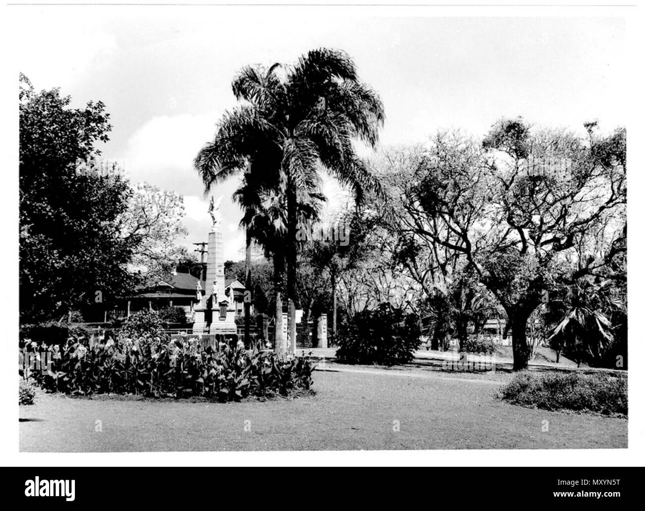 Maryborough War Memorial et Maryborough Soldiers Memorial Gates, c 1958-1989. Banque D'Images