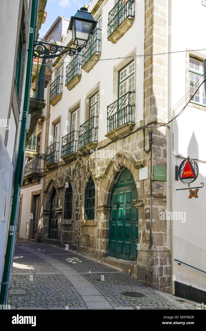 Street View de maisons colorées de Porto, au Portugal. Banque D'Images Street View de maisons colorées de Porto, au Portugal. Banque D'Images