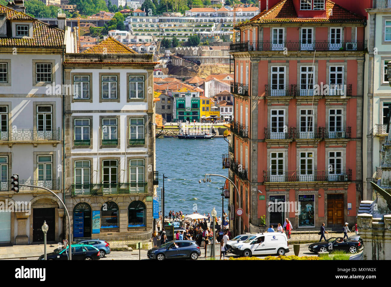 Street View de maisons colorées de Porto, au Portugal. Banque D'Images Street View de maisons colorées de Porto, au Portugal. Banque D'Images