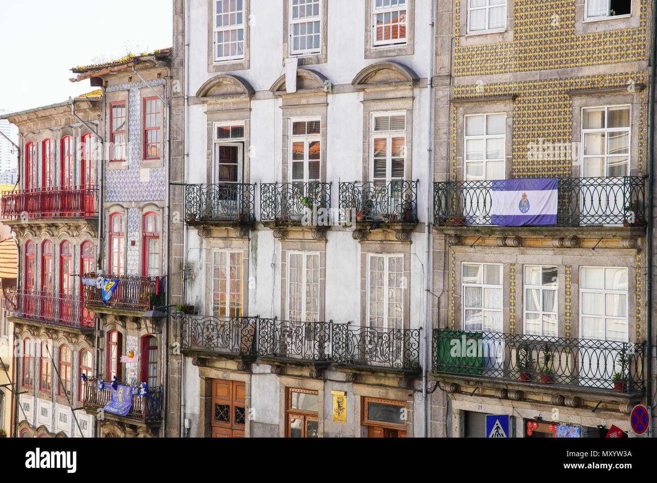Street View de maisons colorées de Porto, au Portugal. Banque D'Images Street View de maisons colorées de Porto, au Portugal. Banque D'Images