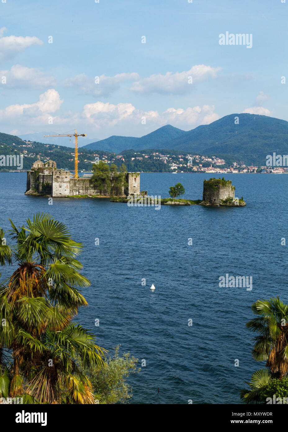 Cannobbio, Italie, Juin 10, 2016 - Châteaux abandonnés sur sur le lac, Cannero Riviera, Italie, Lac Majeur Banque D'Images