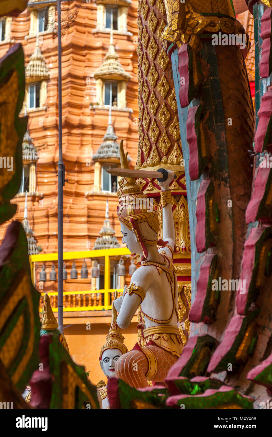 Wat Tham Seu ou Temple du Grand Bouddha. Kanchanaburi. Thaïlande Banque D'Images