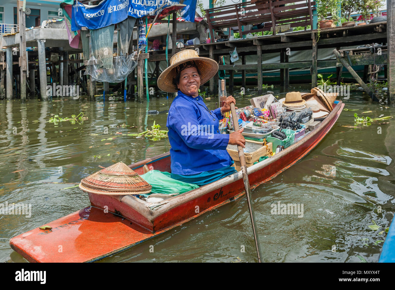 Un commerçant flottante, Bangkok, Thaïlande Banque D'Images