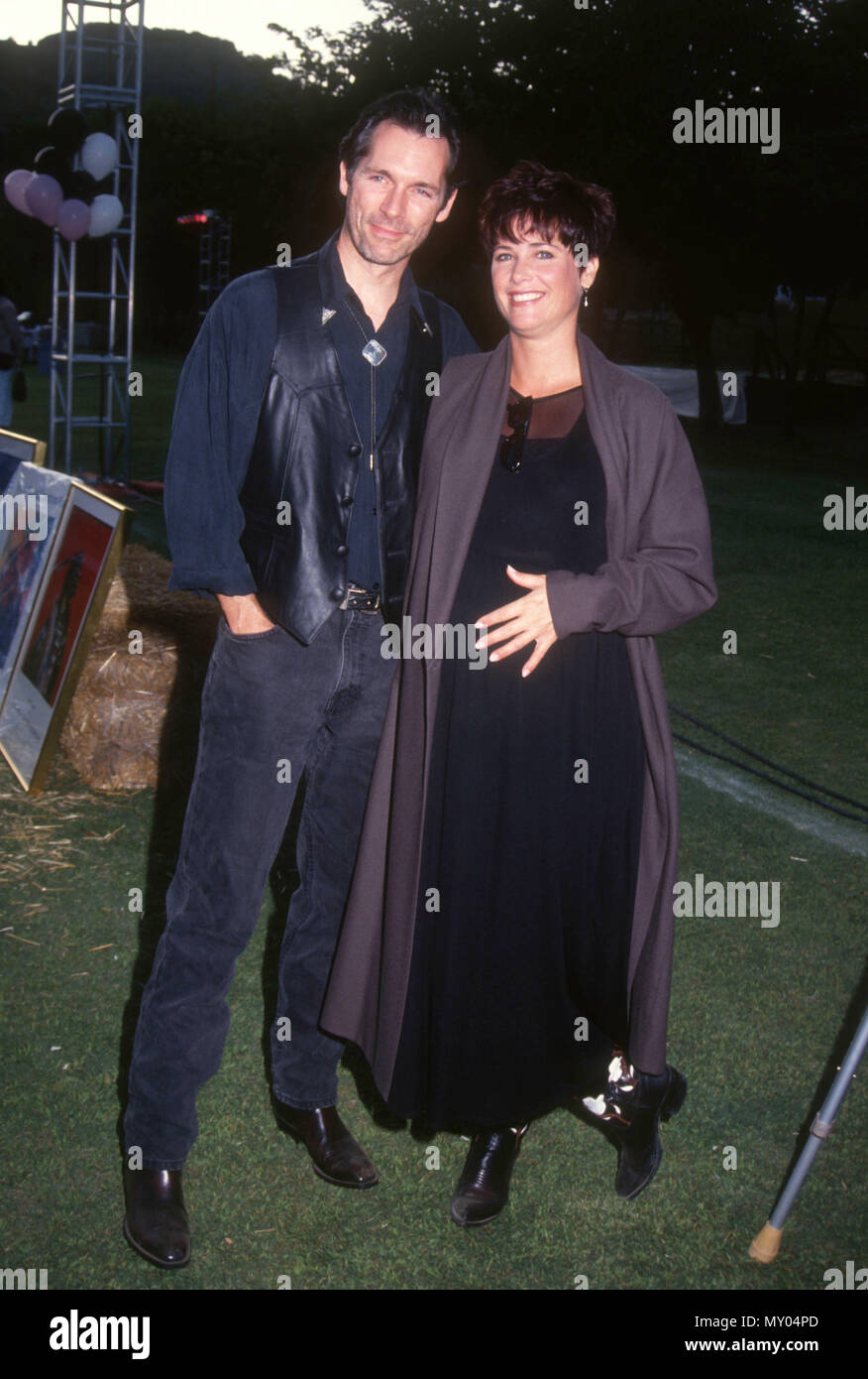 LOS ANGELES, CA - le 17 août : (L-R) Cotter Smith acteur et actrice Debrah Farentino assister à l'événement de la Fondation Scott Newman le 17 août 1991 à Los Angeles, Californie. Photo de Barry King/Alamy Stock Photo Banque D'Images