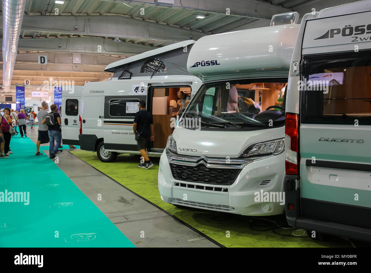 Parme, Italie - le 17 septembre 2016 : auto dans exposition annuelle de camping-cars (Salone del Camper) Banque D'Images