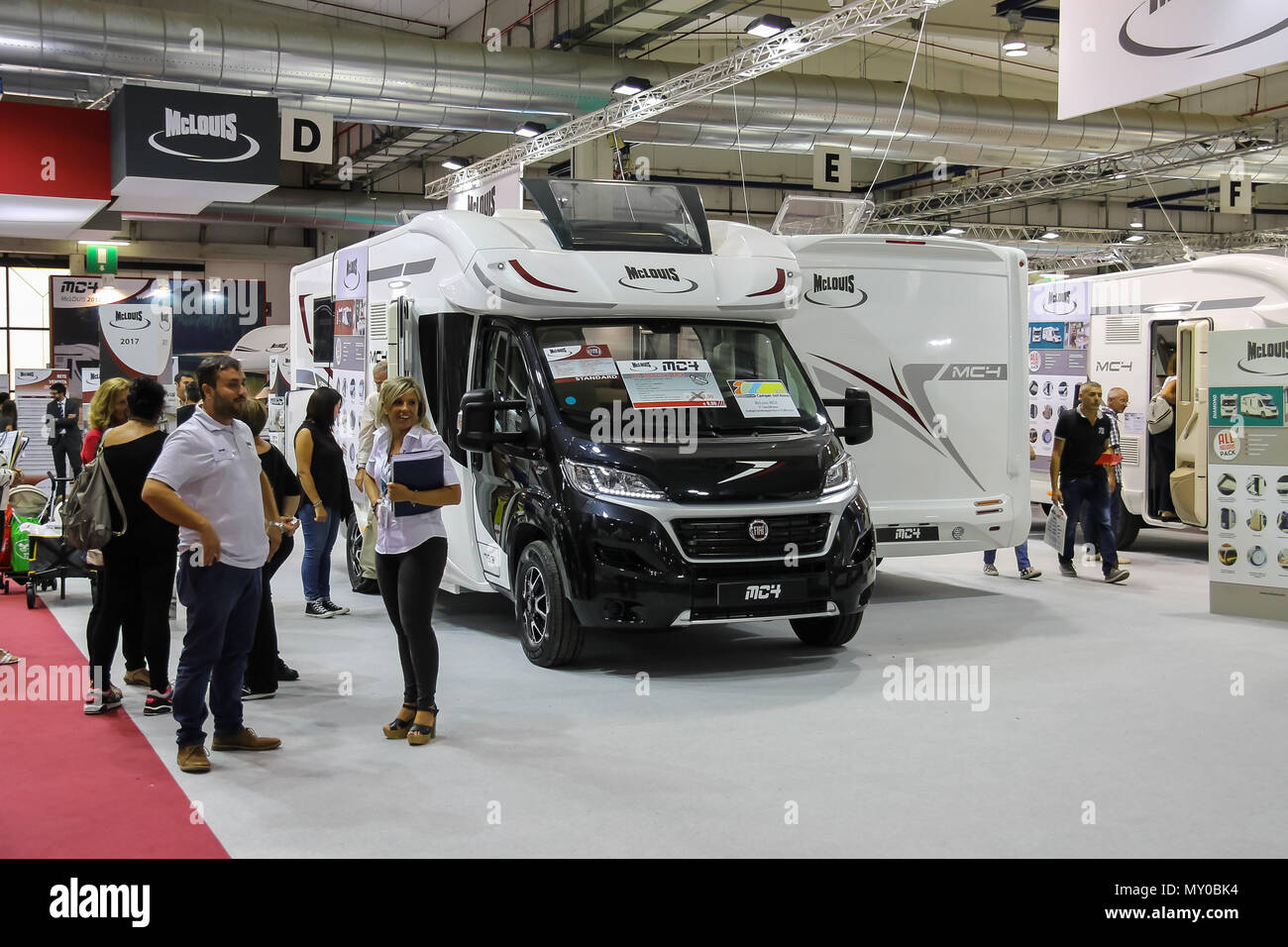 Parme, Italie - le 17 septembre 2016 : auto dans exposition annuelle de camping-cars (Salone del Camper) Banque D'Images