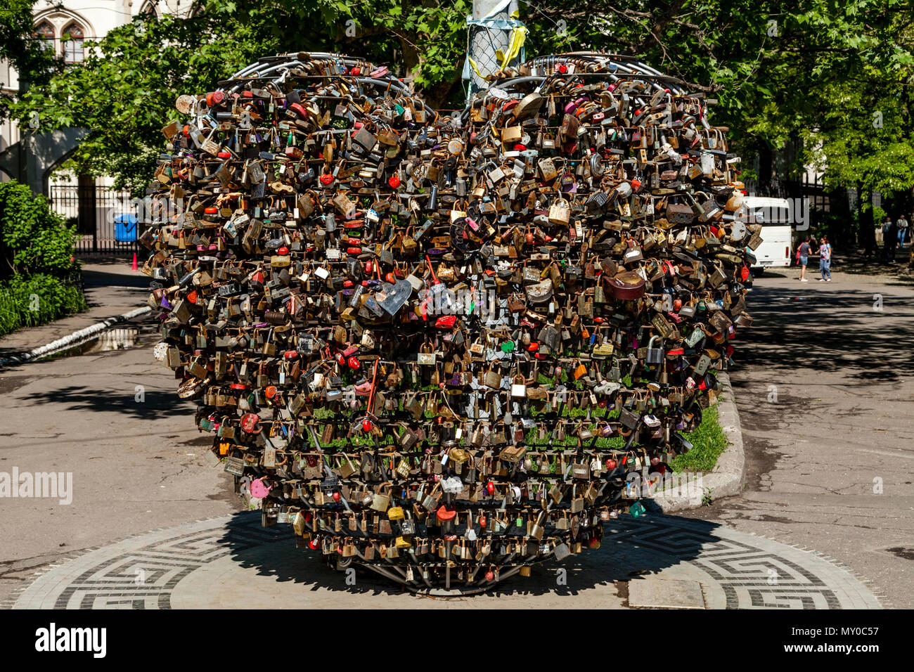 Cadenas d'amour formé en forme de Cœur, Odessa, Ukraine Banque D'Images