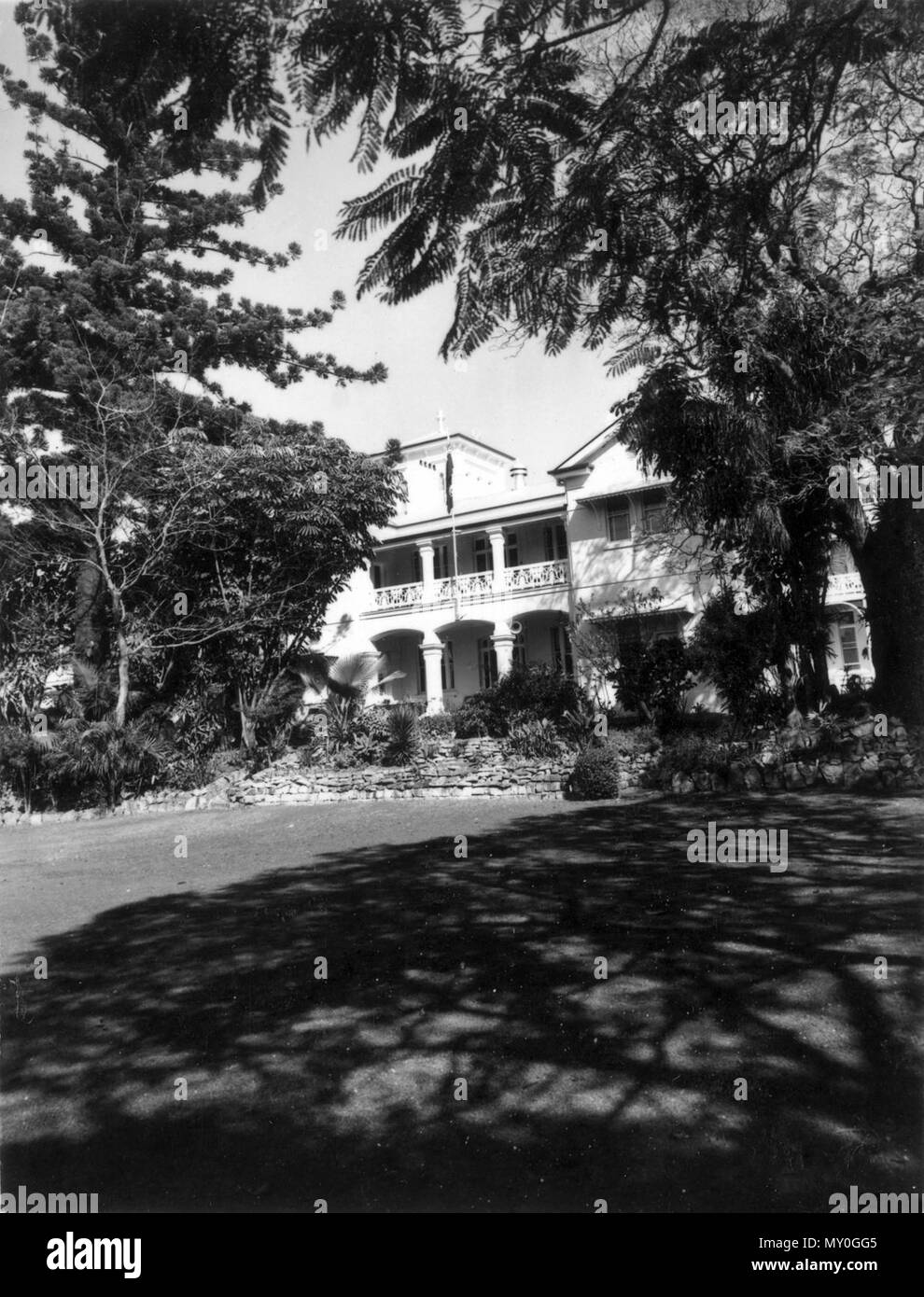 Yungaba Auberge de migrants, Kangaroo Point, août 1972. Du patrimoine du Queensland Registerid =600245 ) . Yungaba est un deux étages en brique bâtiment institutionnel conçu comme un dépôt d'immigrants en 1885 par John James Clark, architecte colonial pour le Queensland. À la suite de son licenciement peu après, le plan a été mis au point par Edward Henry Alder et Robert Henry Mills. Construit par William Peter Clark, le bâtiment est décrite comme étant d'Italianate/Queensland/institutionnel style. À la suite de la subdivision de Kangaroo Point en 1843-44, lots 21 et 22 ont été achetés par Juda et Isaac Solomon et Tho Banque D'Images