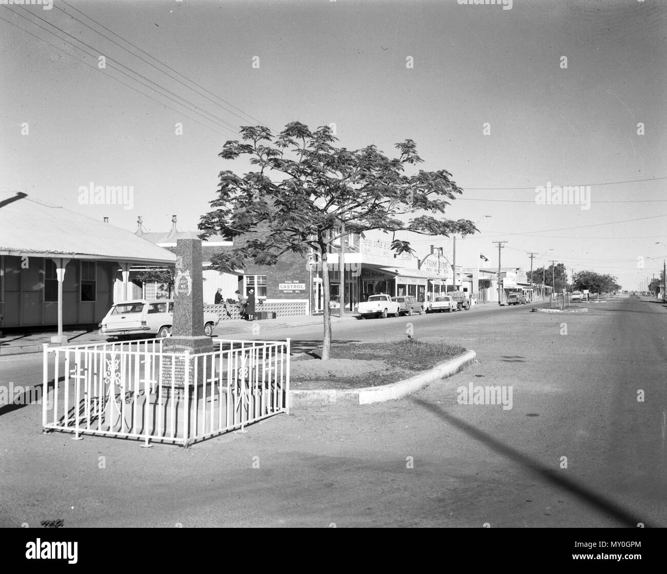 Burke Street, Julia Creek, c 1966. Julia Creek a été nommé d'après la nièce de Donald MCINTYRE, les premiers colons européens dans la région. Burke Street a été nommé d'après explorateur Robert O'Hara Burke de la malheureuse expédition de Burke et Wills. Banque D'Images