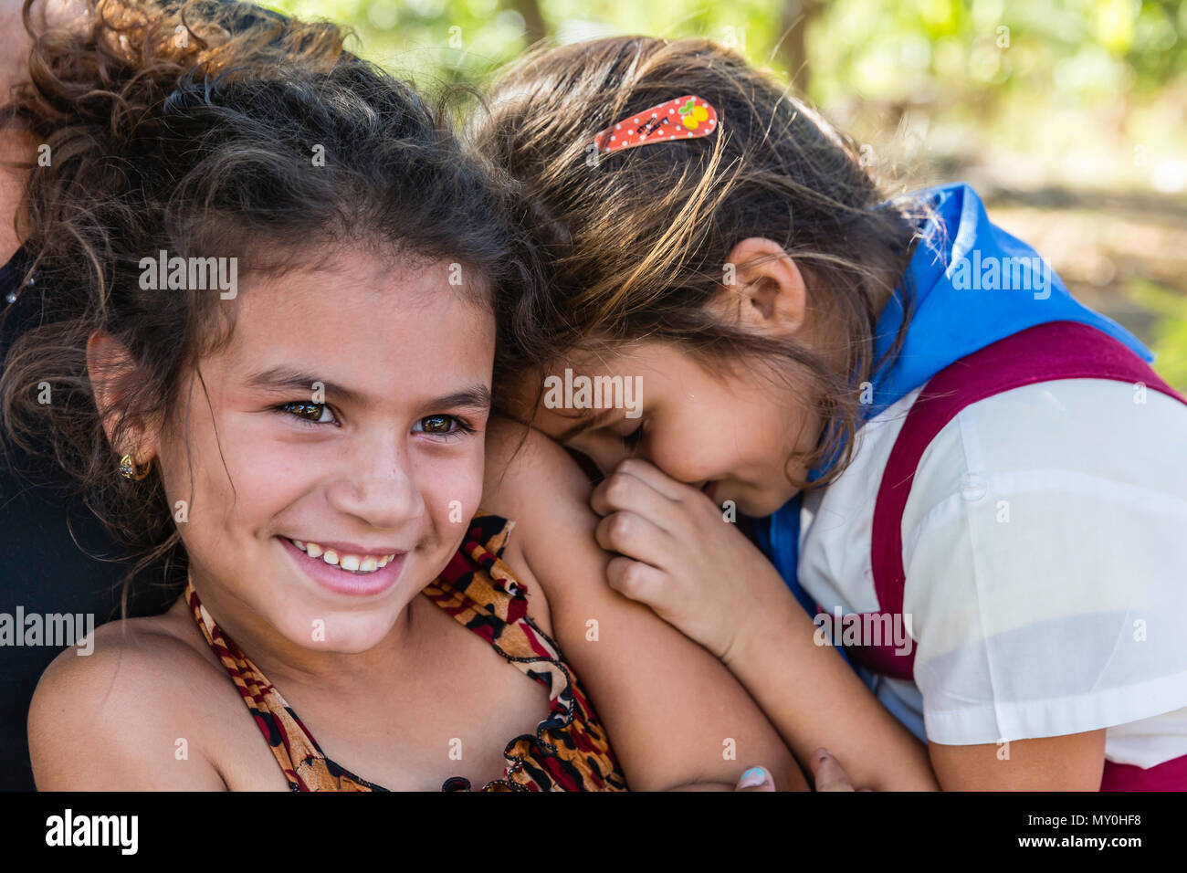 Les jeunes filles de l'école dans la communauté de Pepito Tey, Cuba Banque D'Images
