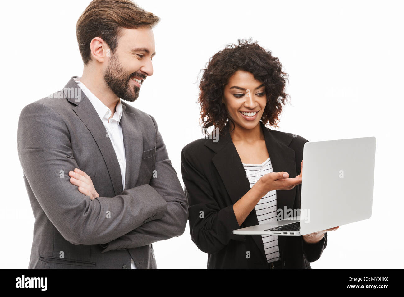 Portrait d'un certain business couple looking at laptop computer isolé sur fond blanc Banque D'Images