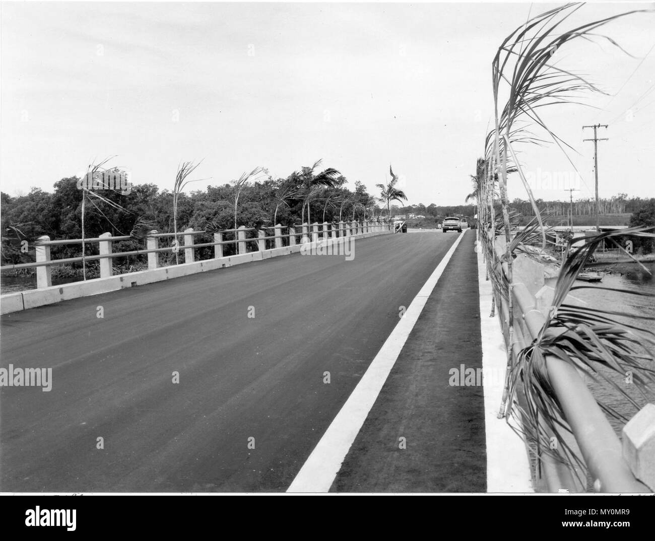 Ouverture du pont au-dessus de la rivière Maroochy, octobre 1965. Nambour Chronicle 30 octobre 1953 MAROOCHY RIVER BRIDGE SITE SÉLECTIONNÉ 78893858 Structure ) estimé à £52 800 pour trois sites Maroochy River Bridge ont été sélectionnés, les coûts estimés sont de 52 800 € à 55 700 €. Rapport sur les sites ont été présentés par M. D. A. Crawford (ex-Routes principales Commissaire) de la Maroochy Conseil lundi dernier. Le Conseil a approuvé des BLI Bli site quai à un coût estimé de 52 800 €, et autorise le naufrage de pieux d'essai et la préparation des plans préliminaires. Il a été souligné que créer une Banque D'Images