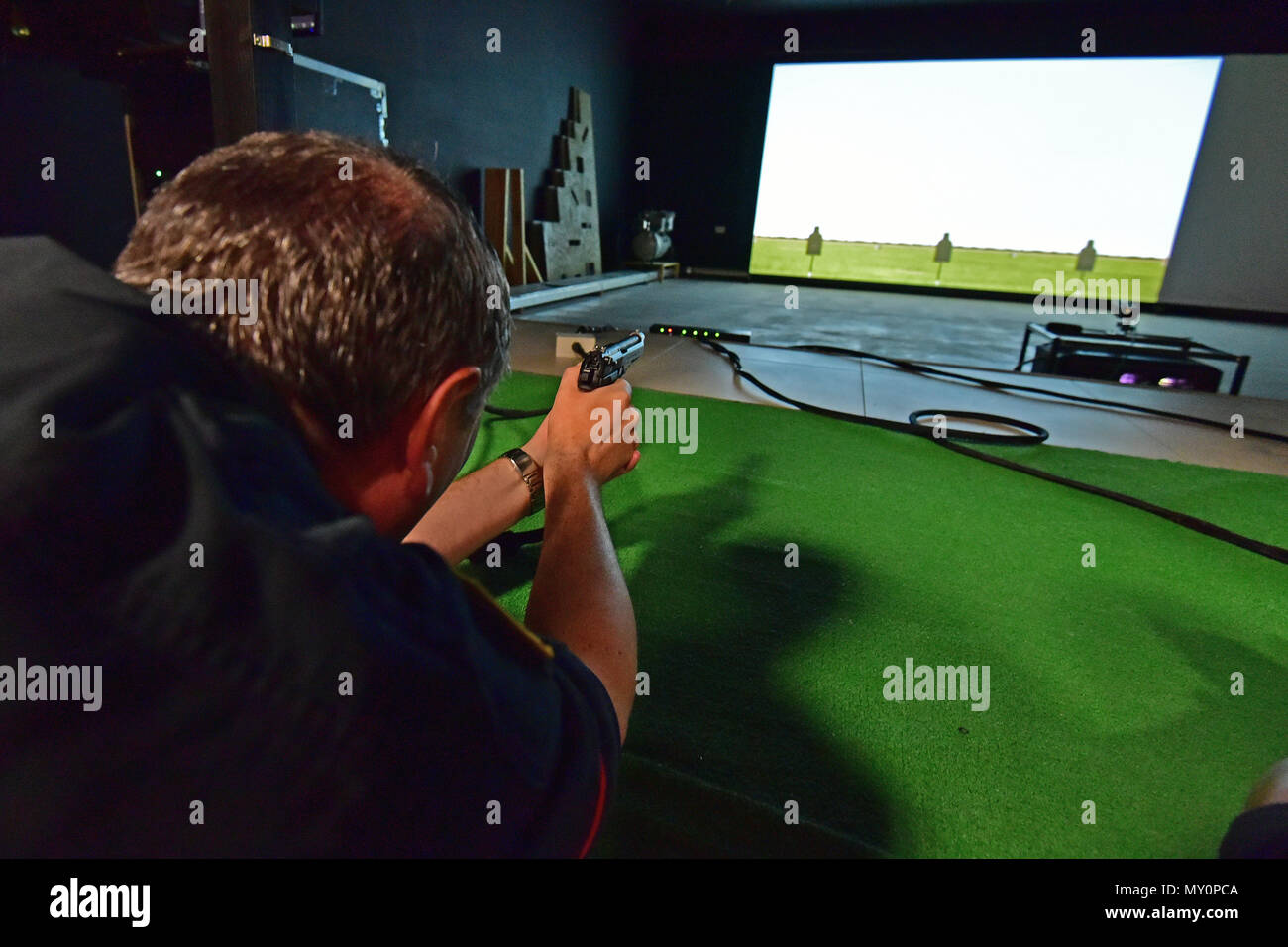 Les Carabiniers de l'armée italienne (SETAF) ont des rôles de police militaire et de soutien expéditionnaire. L'image d'archive documente la formation des membres de SETAF sur un entraîneur de compétences d'engagement à Caserma Del DIN à Vicenza, en Italie, le 30 mai 2018, employant l'équipement de la Division de soutien à la formation régionale de l'armée américaine Sud pour faire progresser la coopération bilatérale et l'efficacité opérationnelle conjointe. Banque D'Images