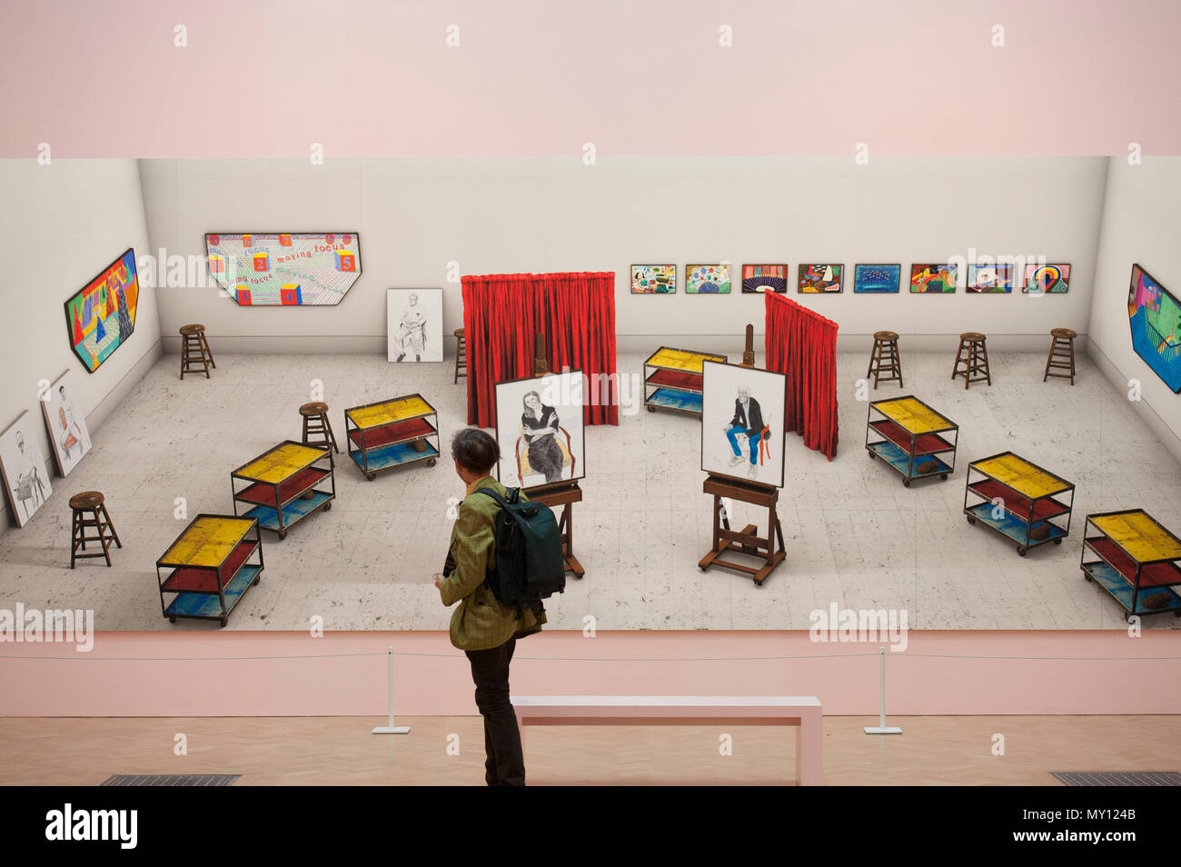 Burlington House, Londres, Royaume-Uni. 5 juin, 2018. La Royal Academy Summer Exhibition annuelle du célèbre son 250e anniversaire. Pour marquer cet événement, l'exposition est coordonnée par Grayson Perry RA, qui, avec son comité d'autres artistes ont choisi plus de 1 300 œuvres dans un éventail de techniques. Il y a une sculpture monumentale par Anish Kapoor RA dans la cour, et dans les galeries, vous trouverez de vastes nouvelles oeuvres de David Hockney RA et Joana Vasconcelos. Credit : Malcolm Park editorial/Alamy Live News Banque D'Images