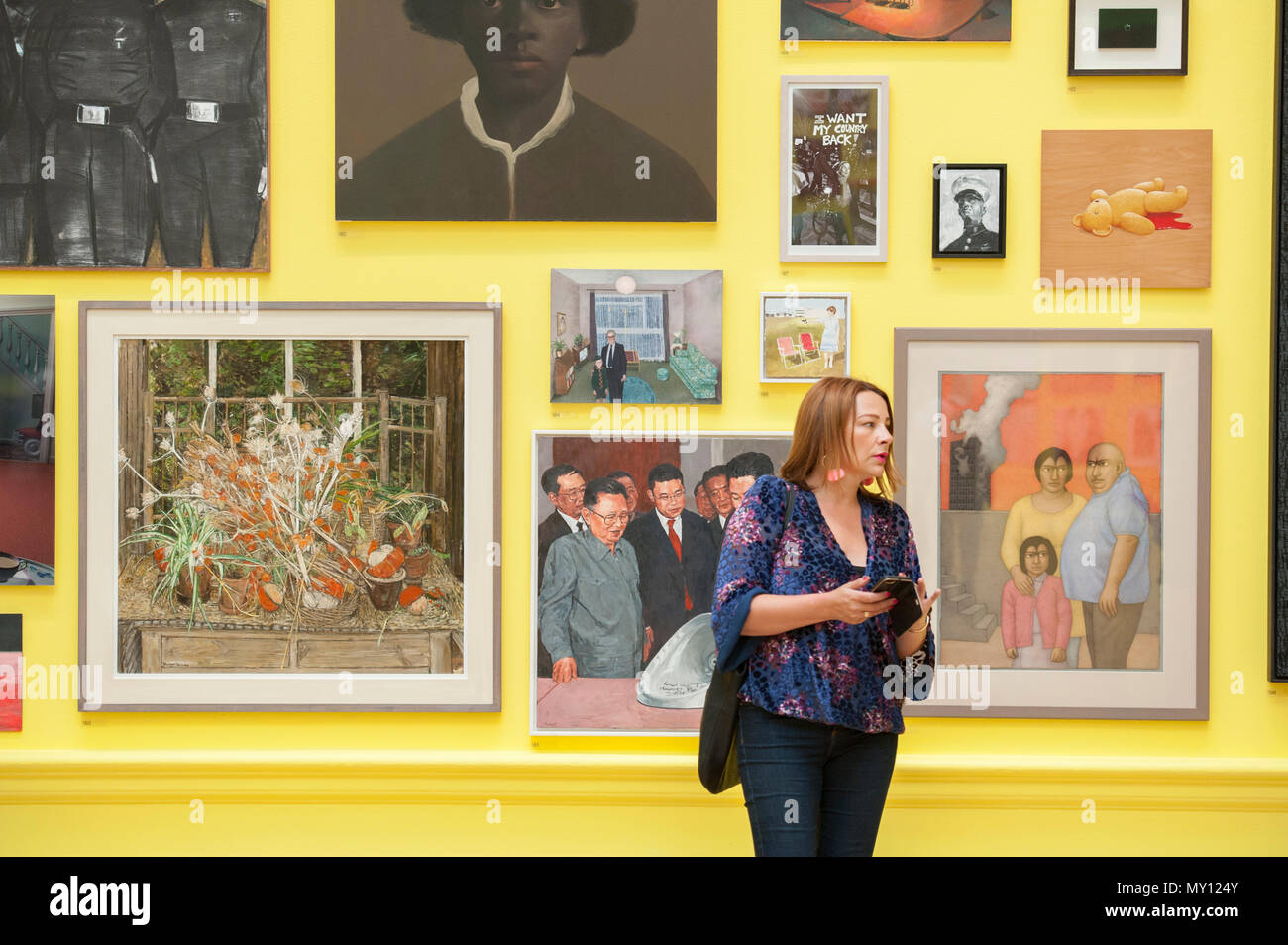 Burlington House, Londres, Royaume-Uni. 5 juin, 2018. La Royal Academy Summer Exhibition annuelle du célèbre son 250e anniversaire. Pour marquer cet événement, l'exposition est coordonnée par Grayson Perry RA, qui, avec son comité d'autres artistes ont choisi plus de 1 300 œuvres dans un éventail de techniques. Il y a une sculpture monumentale par Anish Kapoor RA dans la cour, et dans les galeries, vous trouverez de vastes nouvelles oeuvres de David Hockney RA et Joana Vasconcelos. Credit : Malcolm Park editorial/Alamy Live News Banque D'Images