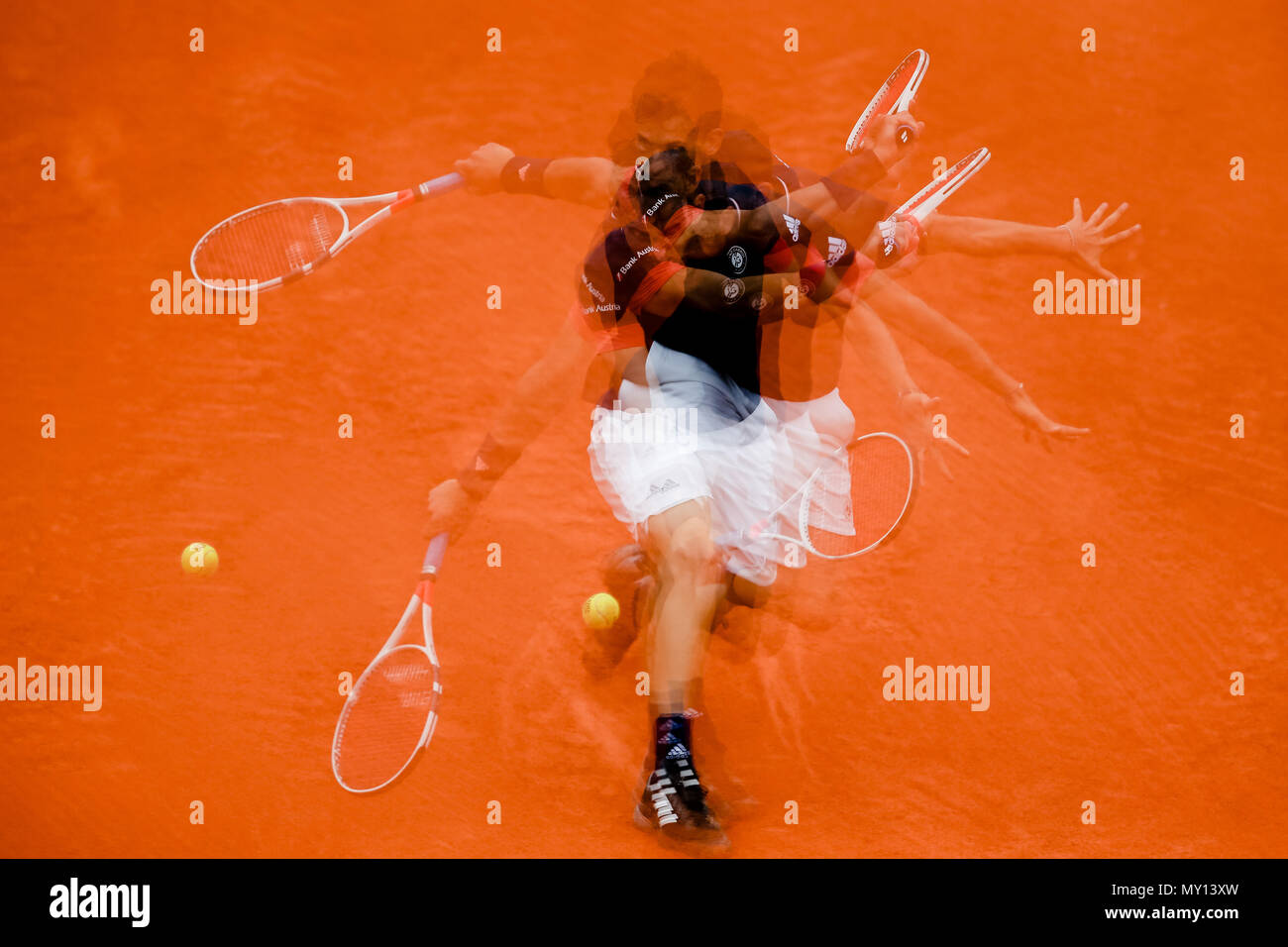 Paris, France. 5 juin, 2018. Pour la 3e fois Dominik Thiem d'Autriche fait son chemin dans les demi-finales à 10 jours à l'Open de France 2018 à Roland Garros. Crédit : Frank Molter/Alamy live news Banque D'Images