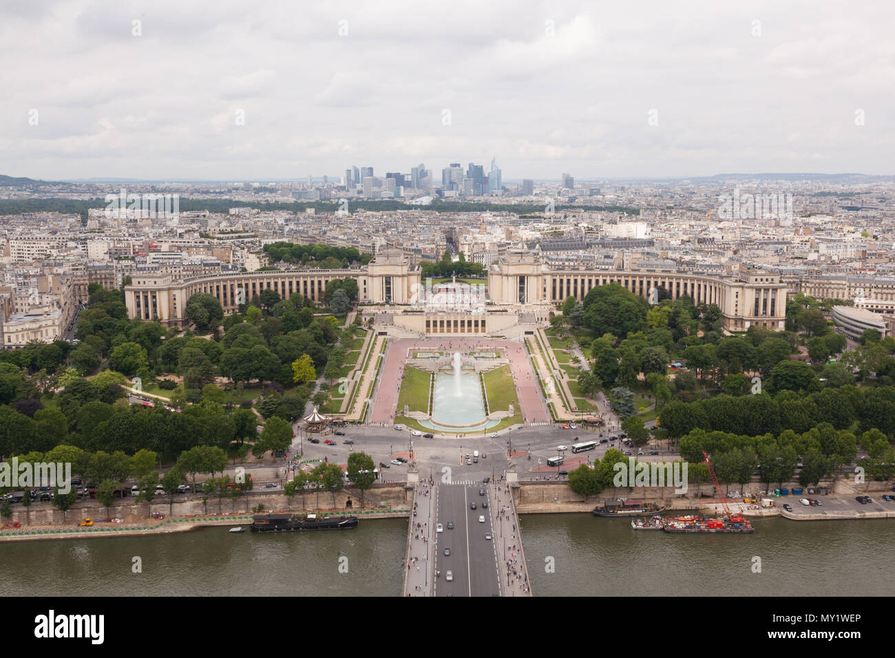 Vue depuis le deuxième étage de la Tour Eiffel, Paris, France. Banque D'Images