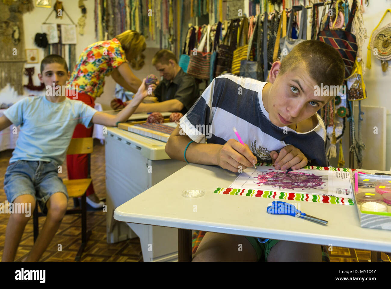 Orhei, Moldova, les jeunes handicapés mentaux dans un orphelinat d'état Banque D'Images