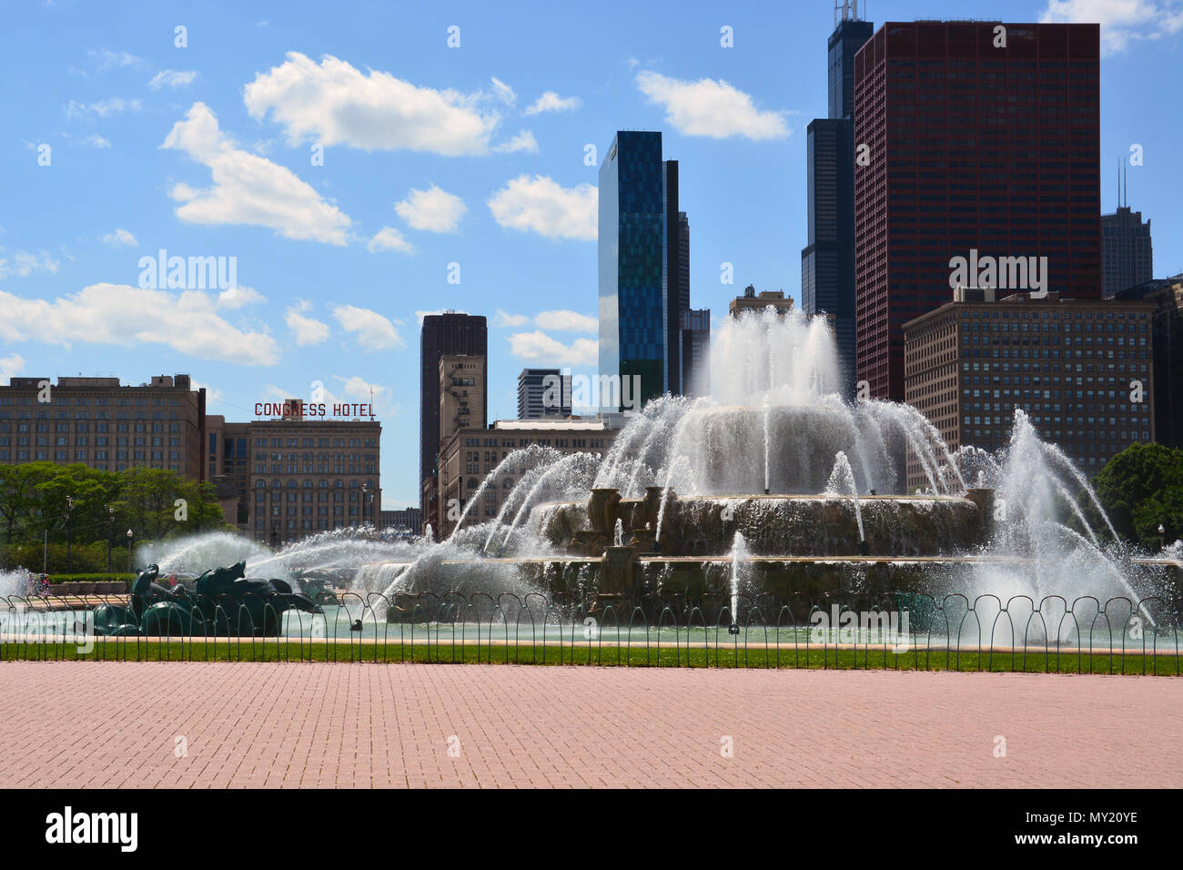 Consacrée en 1927, Buckingham Fountain à Chicago est la pièce maîtresse de la Boucle Sud's Grant Park et véritable icône de la ville. Banque D'Images