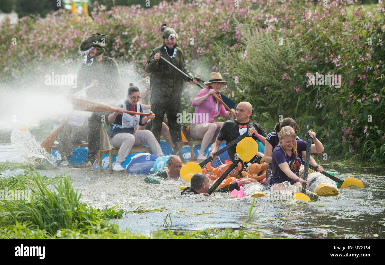 Jeux de plaine a lieu à Thorney, Somerset avec course de radeau à partir du jour 30/07/17 Banque D'Images