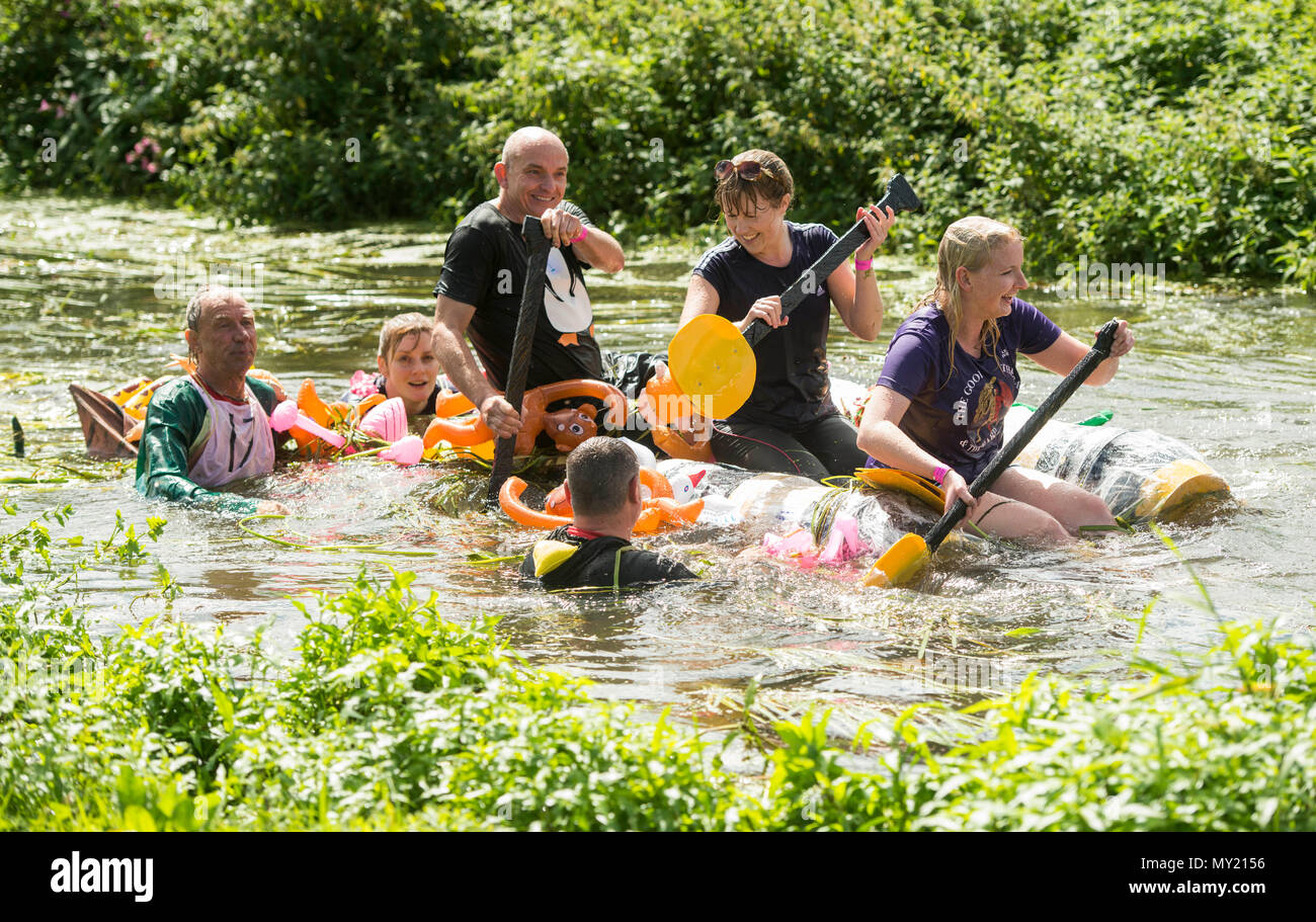 Jeux de plaine a lieu à Thorney, Somerset avec course de radeau à partir du jour 30/07/17 Banque D'Images