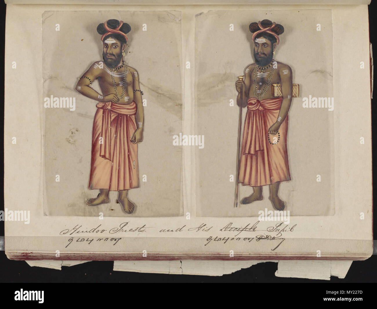 . Une page du manuscrit soixante-deux spécimens de castes dans l'Inde, qui se compose de 72 full-color images peintes à la main des hommes et des femmes des différentes castes et groupes ethniques et religieux trouvés dans Madura, de l'Inde à l'époque. Chaque dessin a été faite sur le mica, un minéral floconneux, transparent qui répartit en fines, feuilles transparentes. Comme indiqué sur la page de présentation, l'album a été compilé par le maître d'écriture à l'école anglaise établie par missionnaires américains à Madura, et donné à la Révérend William Twining. Le manuscrit montre robe indienne et dans la parure de bijoux Banque D'Images