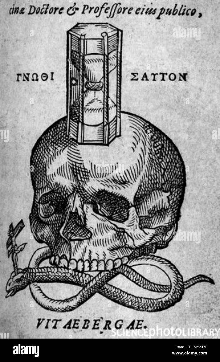 . Anglais : gravure sur bois illustration médiévale vintage. Texte latin et grec : Cinae & Doctorae ΓΝΩΘI ΣAΥTOΝ Professore eius Pblico Vitaebergae . L'époque médiévale. 493 avec hourglass crâne inconnu Banque D'Images