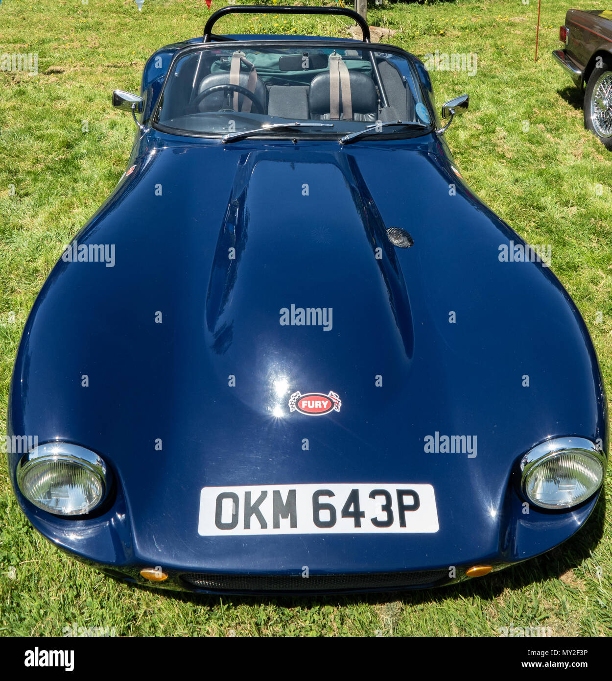 Une voiture bleu Fury sortes, prises sur une voiture classique rencontrez dans le Kent au Royaume-Uni, juin 2018. Banque D'Images