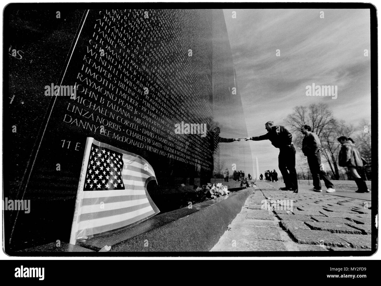 Le Vietnam Veterans Memorial est un 2-acre (8 000 m²) U.S. National Memorial à Washington D.C. Il honore les membres du service des forces armées américaines qui ont combattu dans la guerre du Vietnam, les militaires qui sont morts en service au Vietnam/Asie du Sud-Est, et les membres qui n'ont pas de service (pour les disparus au combat, MIA) pendant la guerre. Banque D'Images