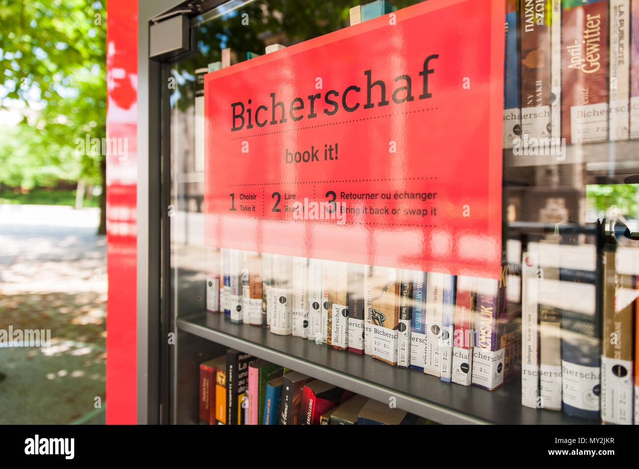 Peu, libre, bibliothèque publique dans un parc, Luxembourg Banque D'Images