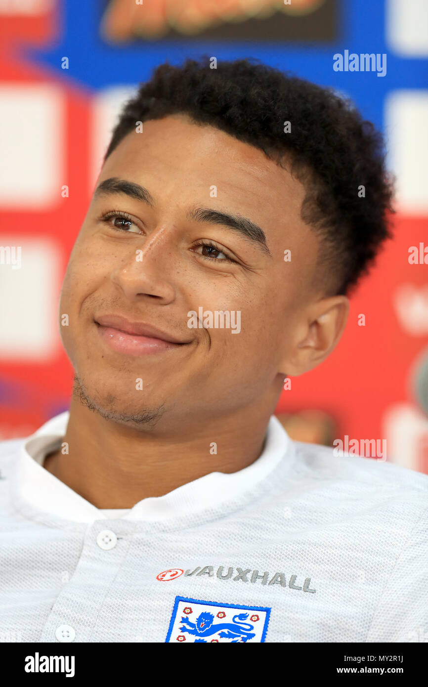 England's Jesse Lingard parle au cours de la journée des médias à St George's Park, Burton. Banque D'Images