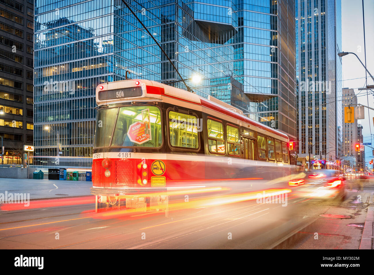 Streetcar sur King Street, au centre-ville de Toronto (Ontario) Canada Banque D'Images