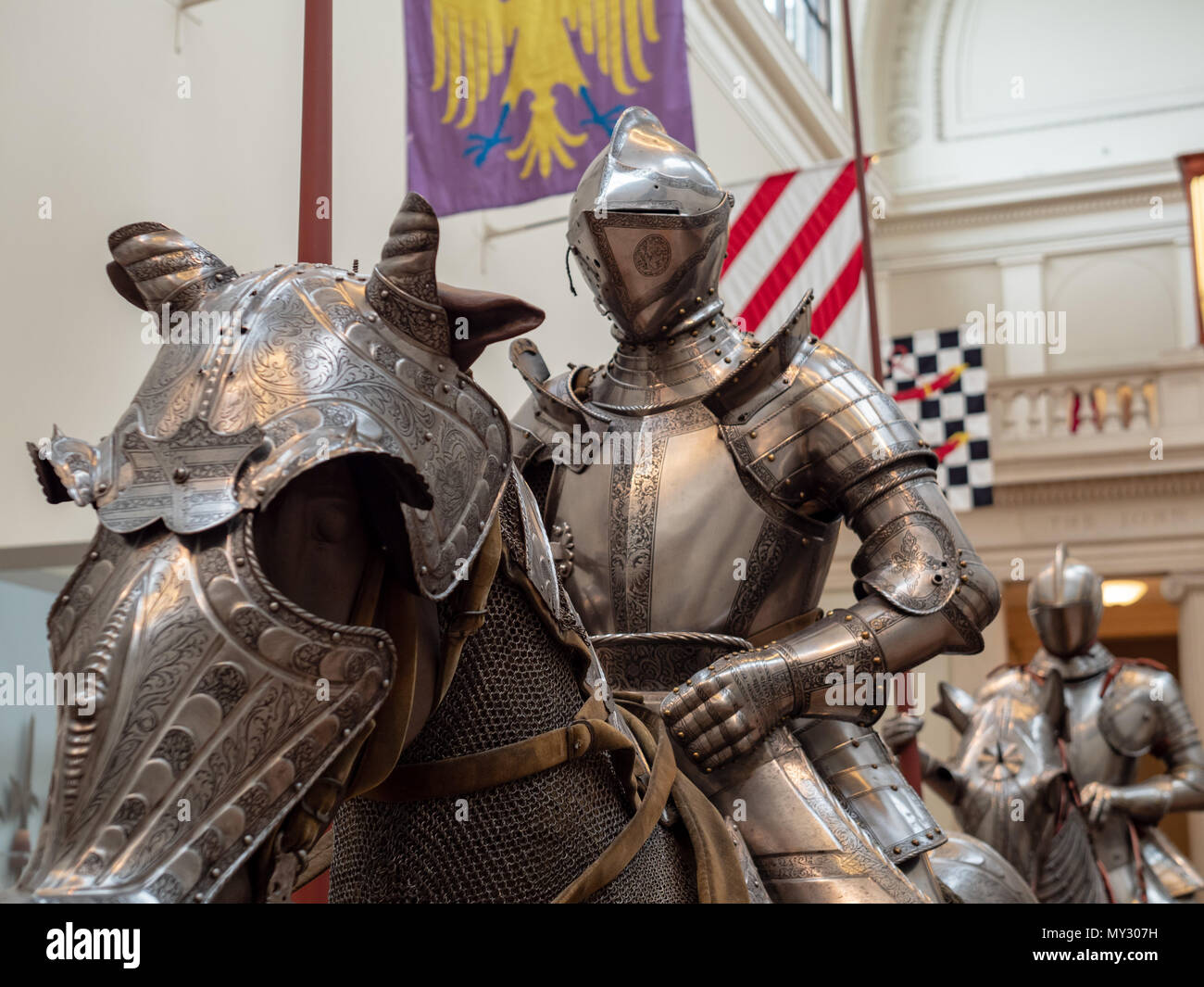 D&#39;un mannequin d&#39;un chevalier et un modèle de l&#39;objet en armure du 15ème  siècle Photo Stock - Alamy