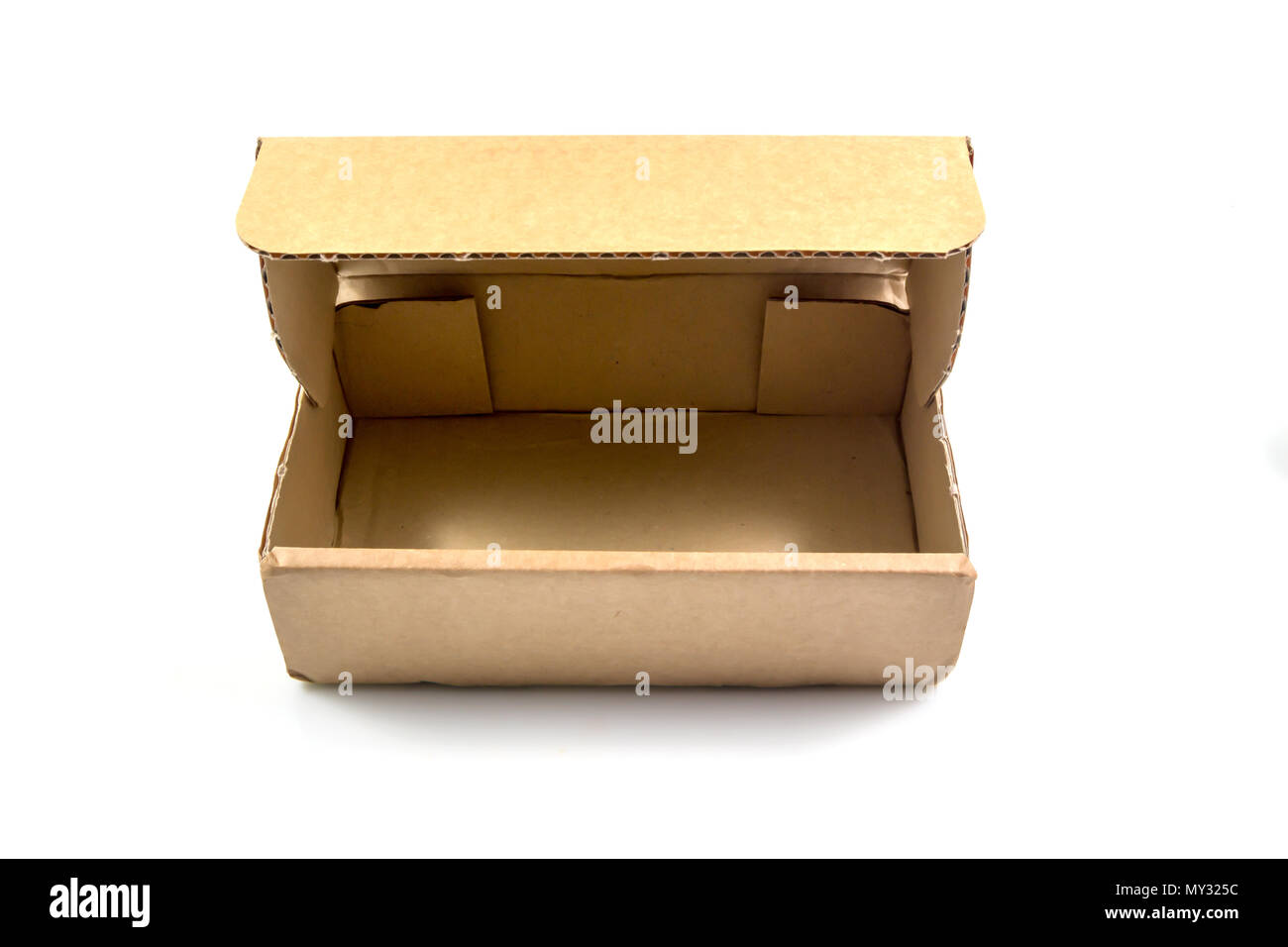 Boîte carton isolé sur un fond blanc. Banque D'Images Boîte carton isolé sur un fond blanc. Banque D'Images