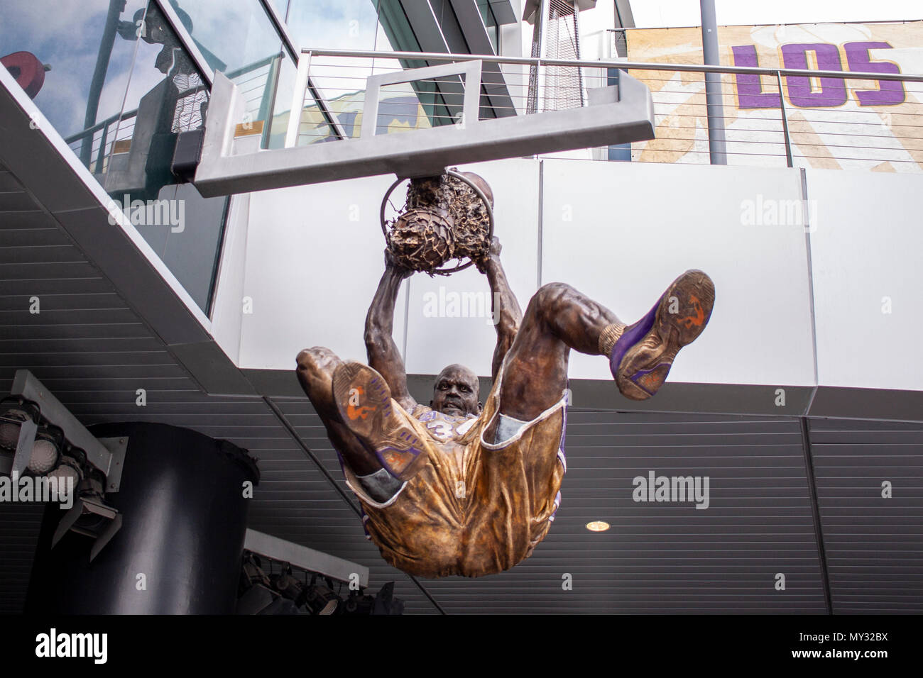 Shaquille O'Neal statue à l'extérieur du Staples Center Banque D'Images
