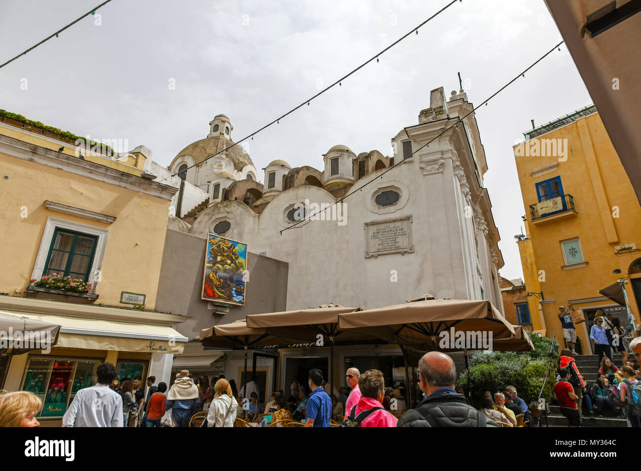 L'église de Santo Stefano dans une Piazza Umberto, Capri, Campanie, Italie Banque D'Images