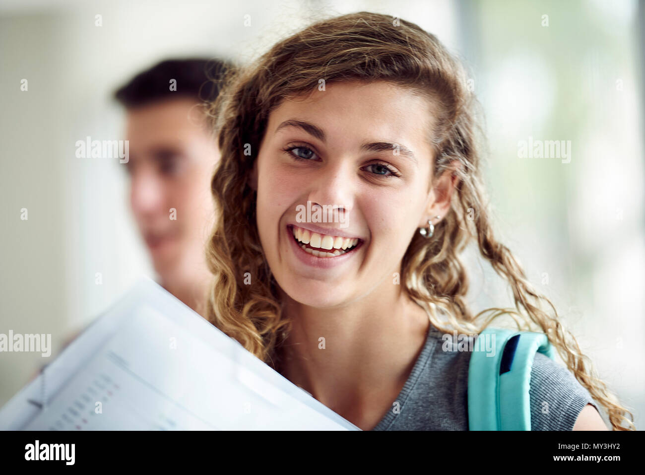 Female high school student smiling, portrait Banque D'Images