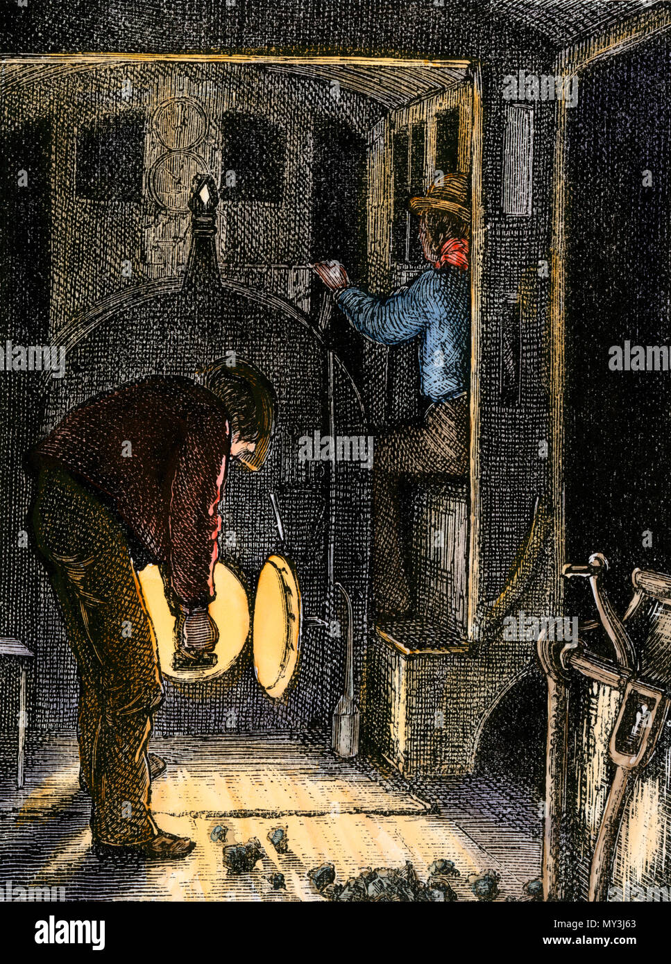 Pelleter du charbon dans la cabine d'une locomotive à vapeur de nuit, années 1800. À la main, gravure sur bois Banque D'Images