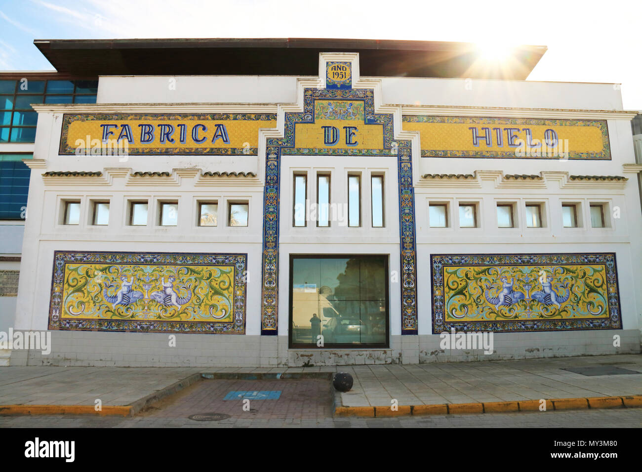 L'ancien bâtiment de la fabrique de glace (Fabrica de Hielo, en espagnol), dans la région de Sanlucar de Barrameda, Espagne, qui en 2000 a été transformé en un centre d'accueil Banque D'Images