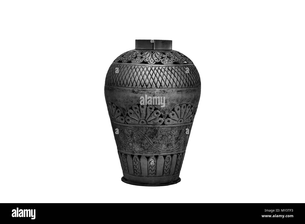 Métal élégant vase isolé sur un fond blanc (verre, vase, vide) Banque D'Images