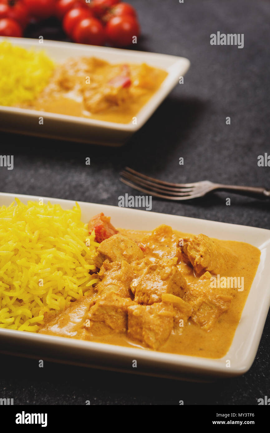 Beurre masala poulet avec riz au jasmin et chapati Banque D'Images