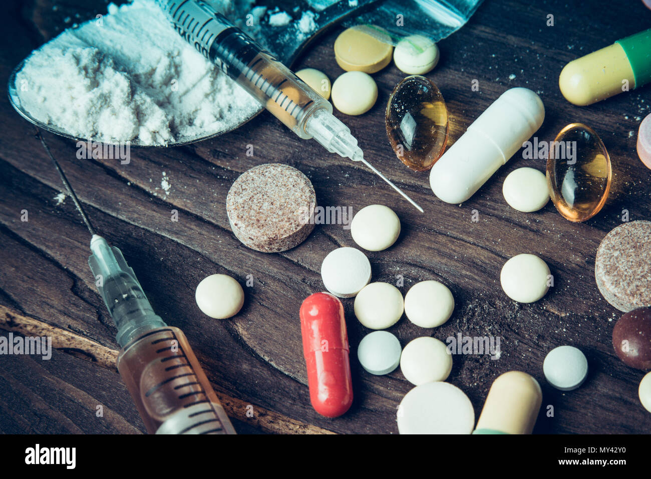 Concept de la drogue. L'abus de drogues illicites l'héroïne toxicomanie ..Injection, le dopage. Épidémie d'opium. Tonification, selective focus. Banque D'Images