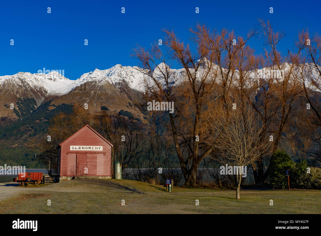 Glenorchy house sur les rives du lac Wakatipu, Nouvelle-Zélande Banque D'Images