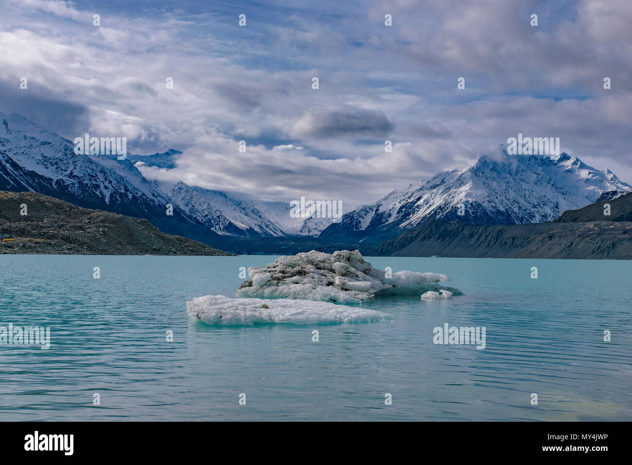 Les lacs bleu glacier Tasman et promenades, Parc National du Mont Cook, Nouvelle-Zélande Banque D'Images