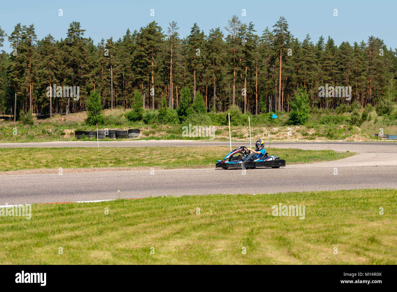 ROPAZI, LETTONIE - Mai 24, 2018 : Sport étudiant ZZ Jeux CHAMPIONSHIP. Les élèves de différentes classes montrer leurs compétences dans la conduite d'un karting sur le rac Banque D'Images