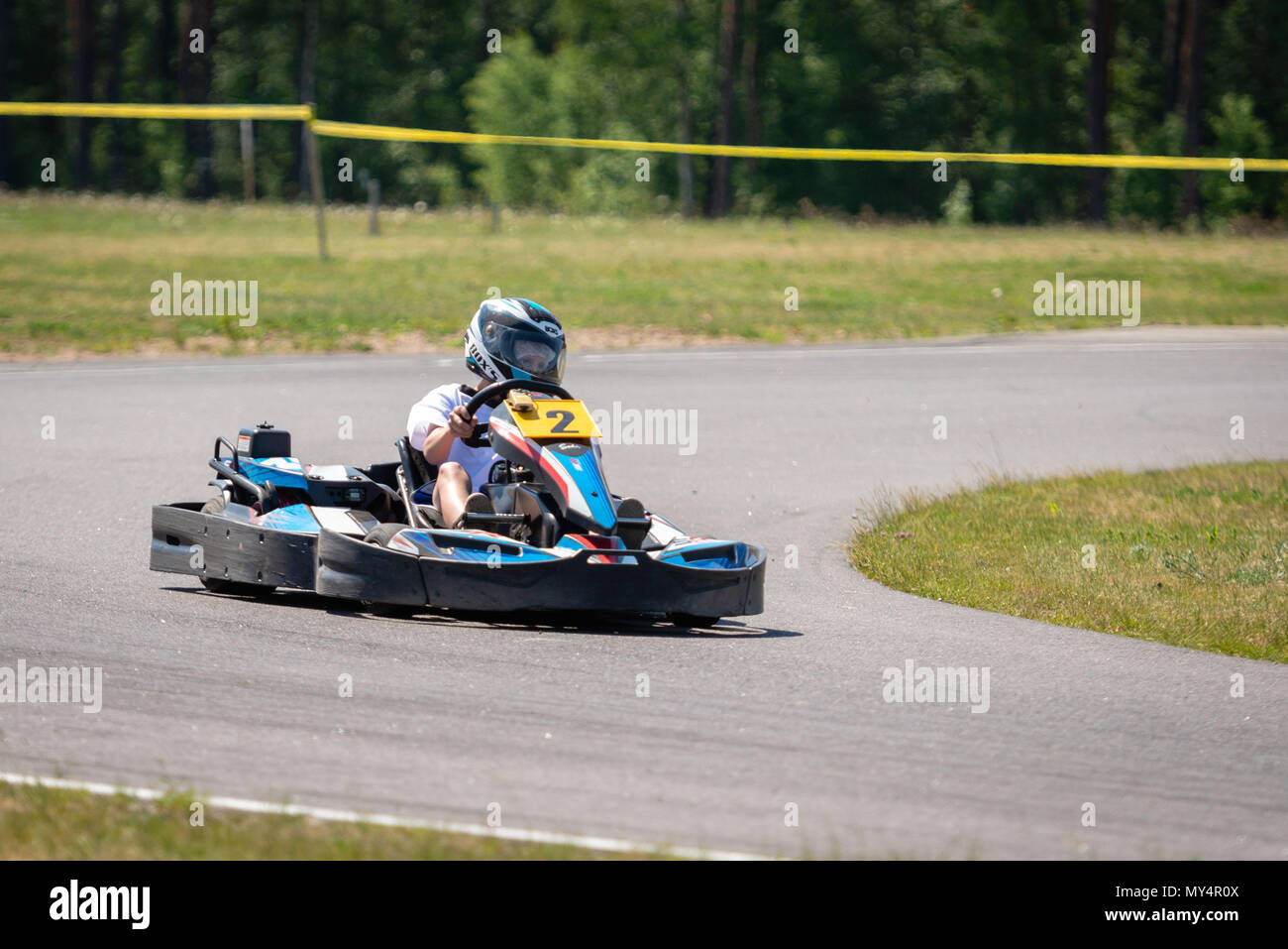 ROPAZI, LETTONIE - Mai 24, 2018 : Sport étudiant ZZ Jeux CHAMPIONSHIP. Les élèves de différentes classes montrer leurs compétences dans la conduite d'un karting sur le rac Banque D'Images