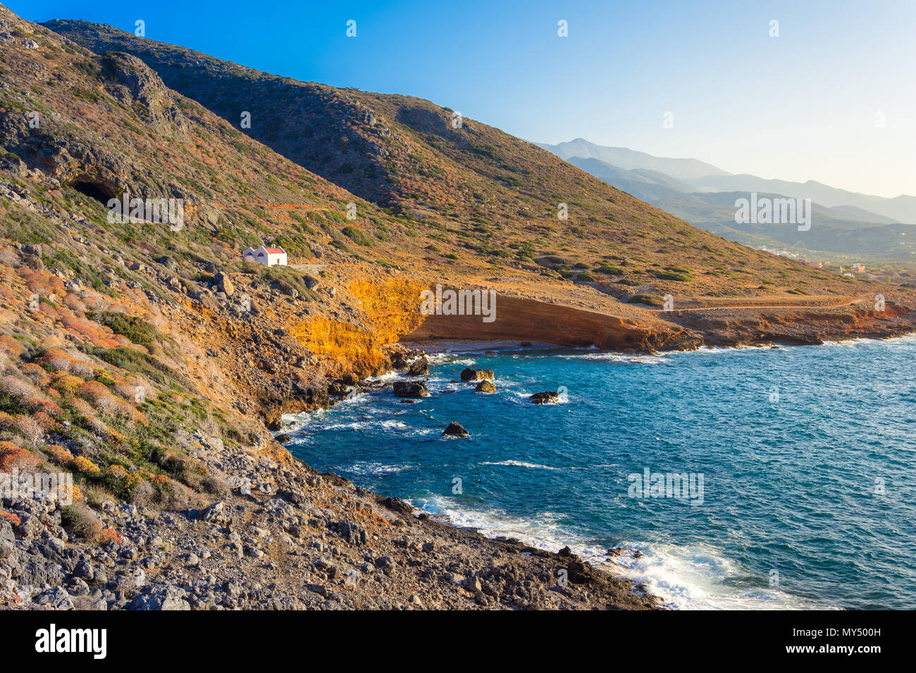 Vue sur le village grec traditionnel de Milatos, Crète, Grèce. Banque D'Images