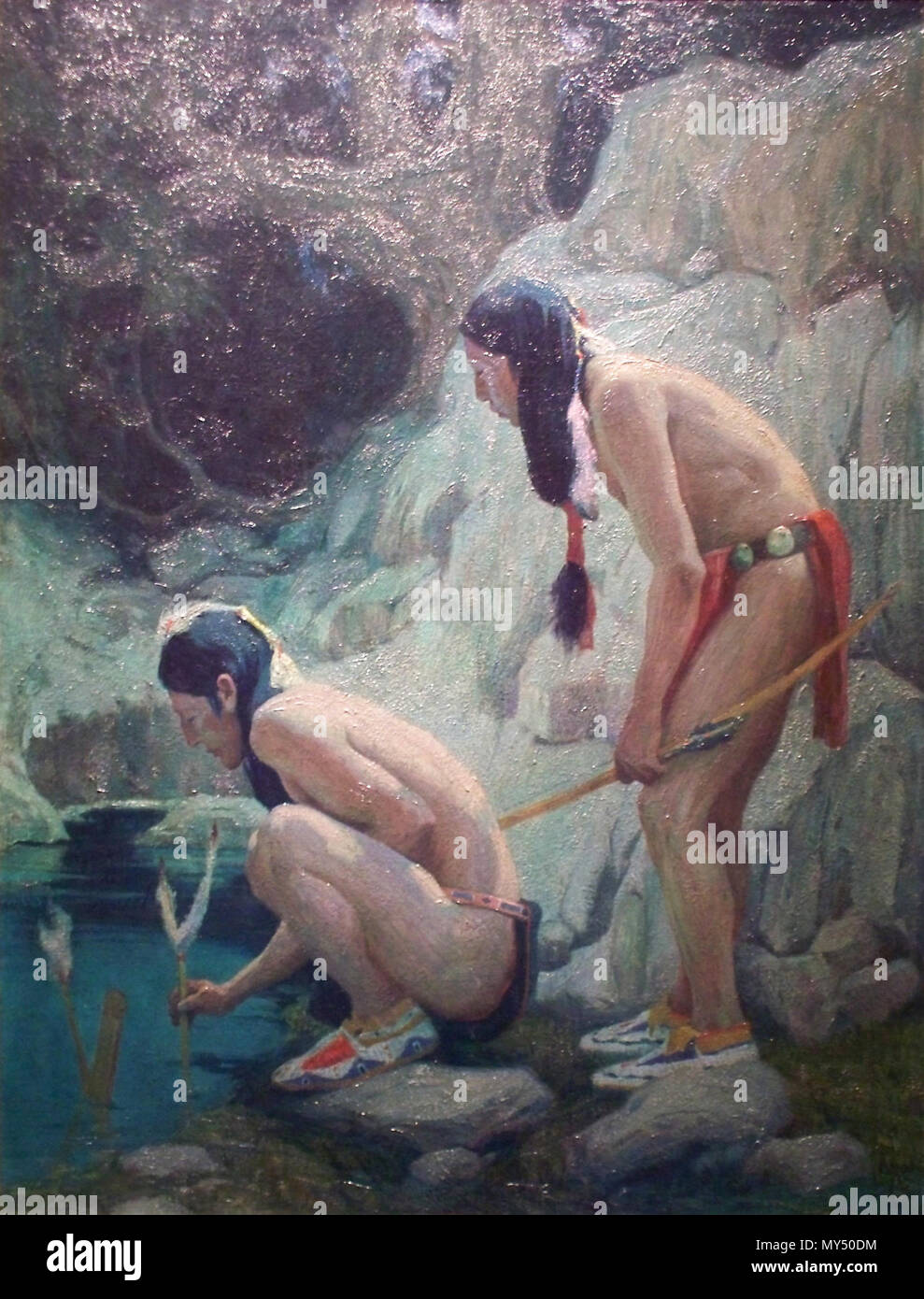 . Eaux sacrées . Les eaux "sacré" Artist : Bien sûr, Eanger Irving Matériaux : Oil on canvas Dimensions 46 1/2 x 34 3/8 in. 53 1/2 x 43 in. (Pans) Lieu d'art de l'Ouest américain de la ligne de crédit Galerie Galerie Eiteljorg Harrison de l'Art Occidental numéro d'http://www.imamuseum.org/explore/artwork/2171 75,447 Info E. I. plats est surtout connu pour ses images intimes d'Américains autochtones de repos tranquille. Les traits de peinture de l'artiste a créé un flux rythmique, qui se déplace tout au long du travail. La tradition veut que les Indiens Taos ont été créés hors de l'eau sacrée du Lac Bleu Wikipedia aime Ar Banque D'Images