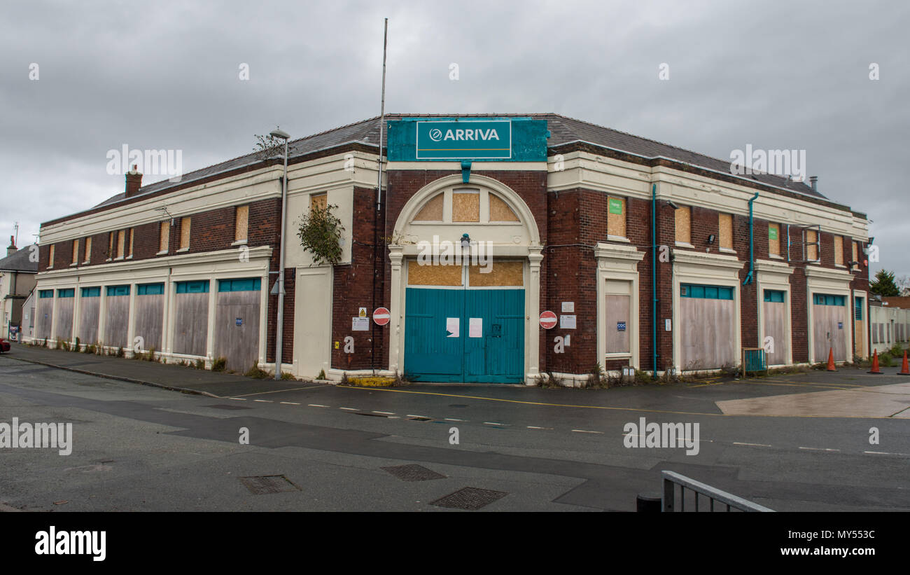 Llandudno, Wales, UK - 5 novembre 2015 : La fermeture de garage bus arriva à Llandudno Junction. Banque D'Images