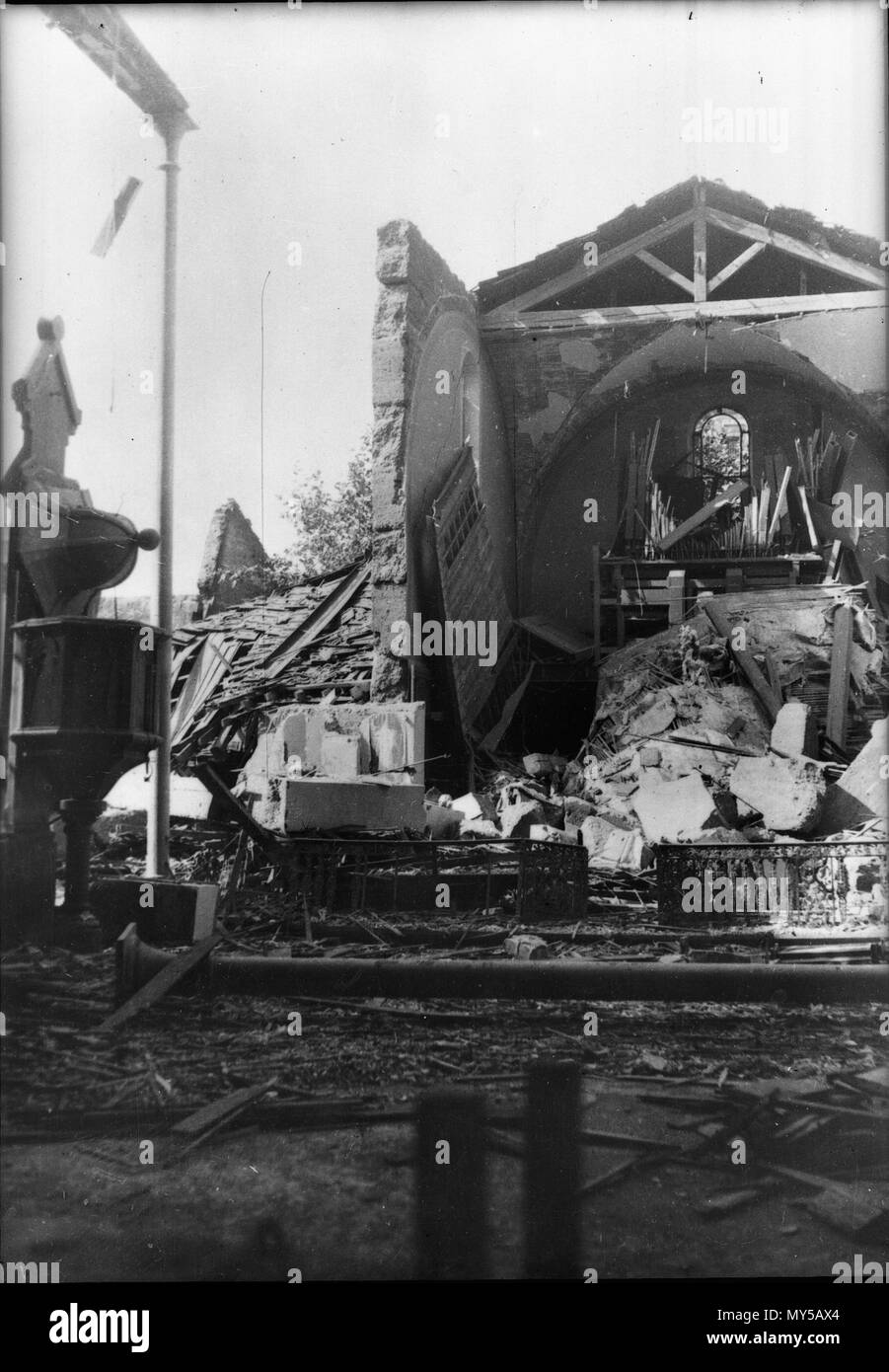 307 L'église Saint-Pierre de Vaise (voûte et vitrail) détruite en 1944 par un bombardement Banque D'Images